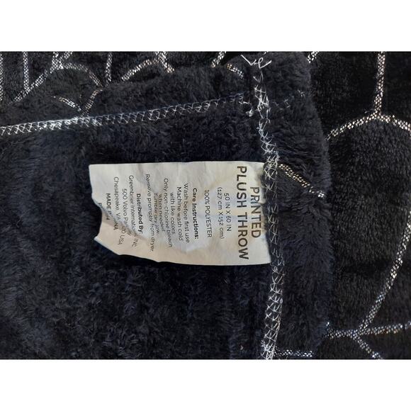 Fleece Throw Blanket Plush Halloween Spider Web Silver Black - Picture 2 of 2